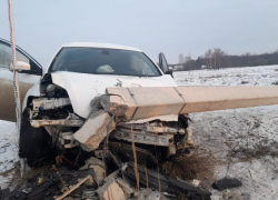 В Мичуринском районе "Форд" въехал в столб после столкновения с "десяткой"