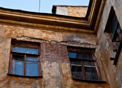 Суд обязал власти Тамбова расселить жильцов аварийного дома по закону