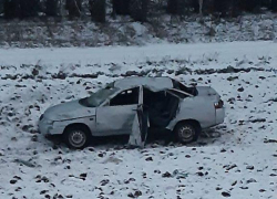 В Знаменском районе автомобиль «ВАЗ 2110» вылетел в кювет