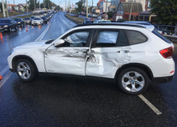 В Тамбове грузовик протаранил «BMW» на улице Астраханской