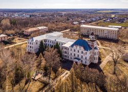 Заброшенный замок в Тамбовской области снова пытаются продать на торгах