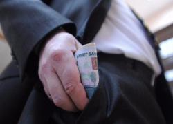 Сотрудник регионального отделения УМВД хотел «прикрыть дело» за 5 миллионов рублей