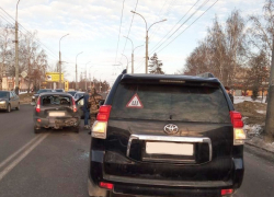 85-летний тамбовчанин на Toyota Land Cruiser спровоцировал тройную аварию на Мичуринской  