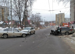 В аварии с тремя авто на Пролетарской пострадала восьмилетняя девочка и четверо взрослых 
