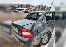 На севере Тамбова автобус с пассажирами столкнулся с «Приорой»