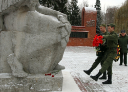 Помолчим в честь Дня памяти неизвестного солдата