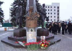 В Тамбове прошел траурный митинг в память о погибших в авиакатастрофе под Сочи