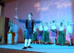 "Театр - это жизнь", - директор тамбовской школы о подмостках школьной сцены