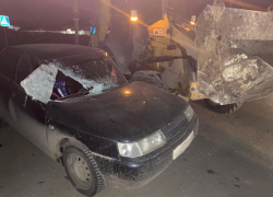 В Тамбове экскаватор-погрузчик наехал на «Богдана»