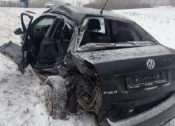 На трассе в Тамбовской области иномарка столкнулась с «КамАЗом»