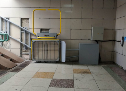 В подземном переходе на улице Советской спустя 10 лет с момента его открытия начался монтаж подъёмников