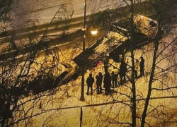 В яму на Карла Маркса провалился вылетевший на «встречку» «Рено Логан»