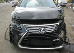  Lexus вовлек в ДТП два автобуса
