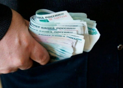 В Рассказове мужчина обокрал стоявший на рынке незапертый «Пежо»