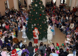 Тамбовский драматический театр для жителей и гостей новогодней столицы России подготовил интересную праздничную программу