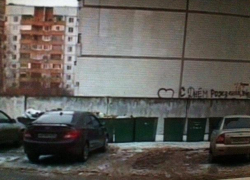 В ряде дворов областного центра мусор не вывозили с прошлого года