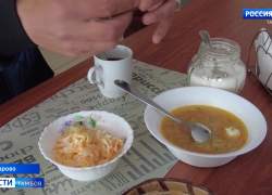 В уваровском кафе малообеспеченных горожан кормят бесплатно 