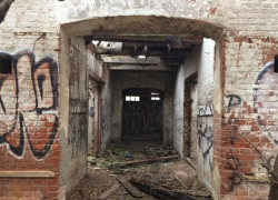 Здание тамбовской госконюшни хотят сохранить через суд 