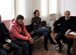 Кондуктор принесла извинения девочке, которую заставила собирать мелочь на проезд 