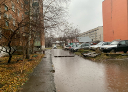 В Котовске жители устали жаловаться на лужу, образовавшуюся после ремонта дороги