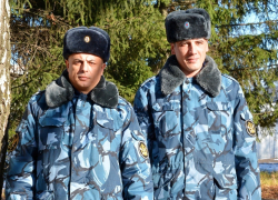 Спасти двух угодивших в трясину мальчишек смогли сотрудники сосновской колонии 