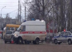 Микроавтобус с надписью «Дети» попал в аварию в Тамбове