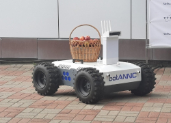 Тамбовские учёные создали робота-агронома «botANNIC», сканирующего яблоки на заболевания