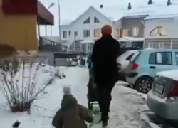 В Тамбове многодетная мать побила своего ребёнка по дороге в детсад