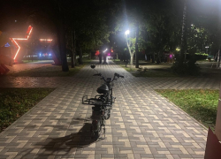 Подросток на электровелосипеде сбил сверстника на тротуаре в Тамбове