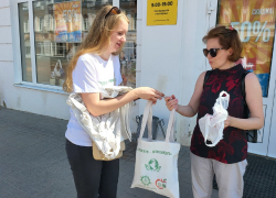 Тамбовчане c радостью обменяли полиэтиленовые пакеты на многоразовые эко-сумки