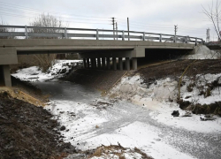 В Уварово реконструировали старый аварийный мост через ручей Подгорный