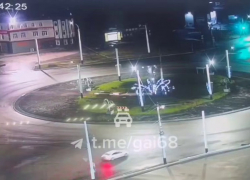 Нетрезвый тамбовчанин «украсил» иллюминацию на кольце Магистральной автомобилем «БМВ»