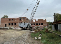 Сорвавшего строительство школы в Алгасово подрядчика внесли в «чёрный список»