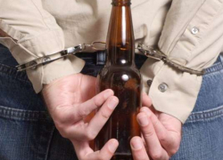 В Строителе грабитель с ножом похитил две банки пива из магазина