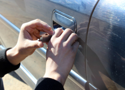 В Тамбове подросток вскрывал автомобили и спускал деньги на мобильную игру