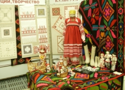 Картинная галерея предложила окунуться в «Волшебный мир творчества»