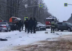 Две аварии на Южном обходе Тамбова после ночного снегопада: один человек погиб, трое пострадали