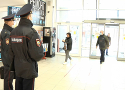 Полицейские проверили соблюдение масочного режима в гипермаркете «Магнит»