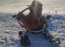 Пенсионер на снегоходе попал под грузовик в Петровском округе 