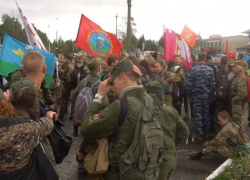 Пешим маршем и митингом почтили память героя России Александра Комягина 