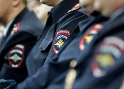 25-летний житель Первомайского района попытался избить троих полицейских