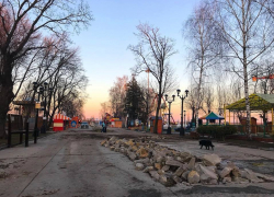 Минус бетон, плюс газон: городской парк готовится к открытию