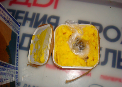 Одному из осужденных тамбовской исправительной колонии пытались передать телефон в топлёном масле