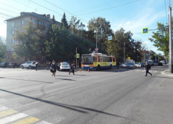 В Тамбове 68-летняя пенсионерка получила травмы из-за резкого торможения троллейбуса