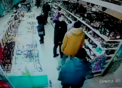 В Котовске задержали троих воров, выносивших из магазина дорогие продукты 