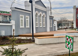 В сквере «Гармония» в Тамбове два месяца не могут устранить дефекты