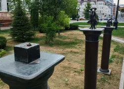 Из Державинского сквера в Тамбове украли бронзовую скульптуру