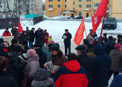 «Отдайте нам власть и постройте завод». В Кирсанове прошло «красное» собрание