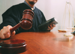 В Тамбове сотрудница банка добилась восстановления в должности через суд