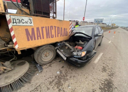 На севере Тамбова иномарка врезалась в грузовик: пострадал грудной ребёнок